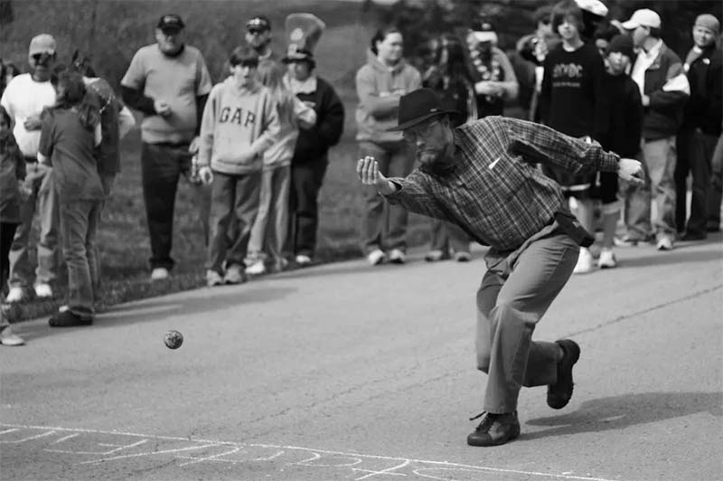 Irish Road Bowling has betting involved