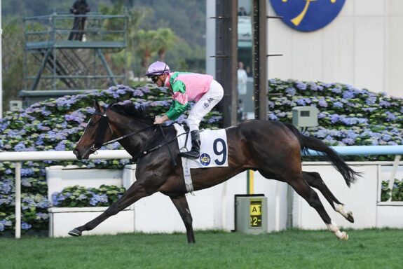 Zac Purton aiming for 100th win of Hong Kong racing season