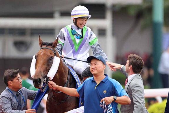 Jerry Chau scores group win