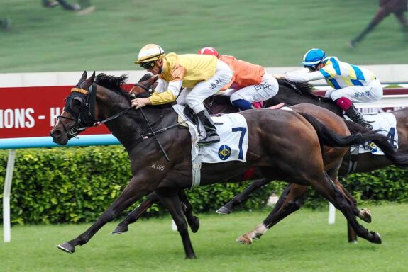 Oldtown lands a stylish victory under Zac Purton over 1200m at Sha Tin.