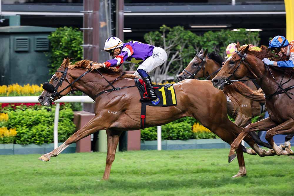Karis Teetan breaks maiden with Violet Star