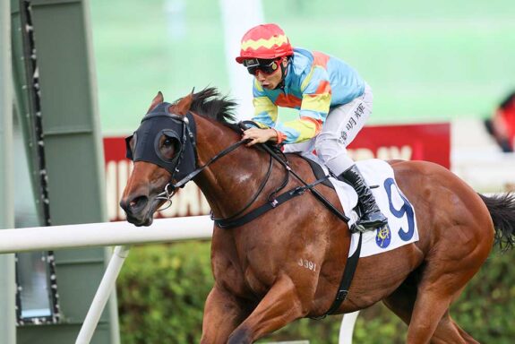 Ka Ying Attack salutes in Reunification Cup Handicap
