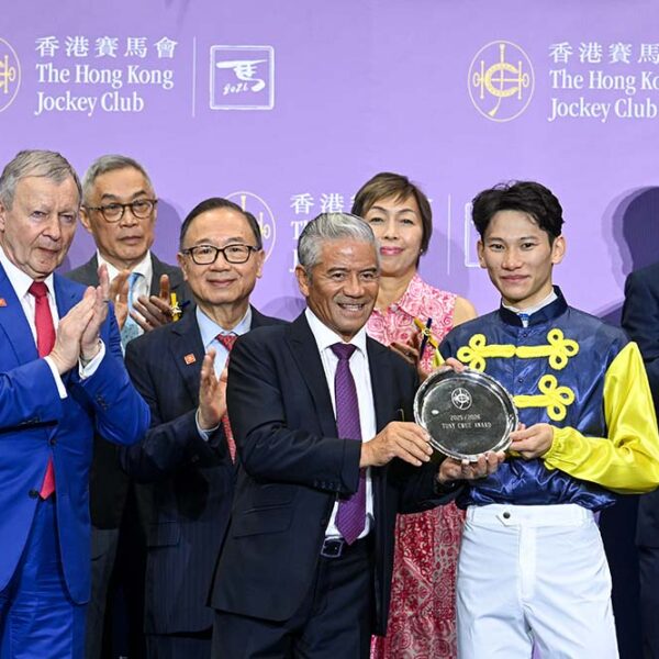 Jerry Chau wins Tony Cruz Award