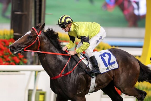 Zac Purton pilots Nyx Gluck to victory at Sha Tin.